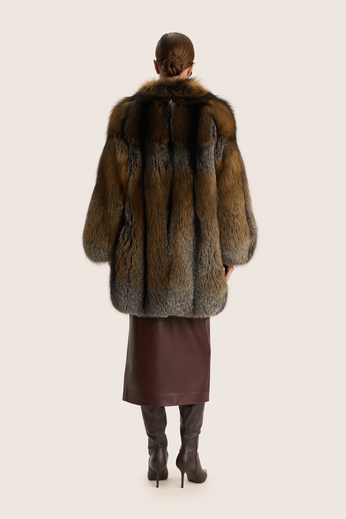 Шуба из лисицы бастард